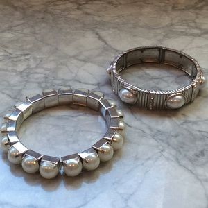 Silver and pearl bracelet set